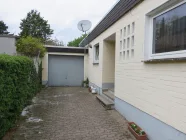 Vorderansicht mit Garage