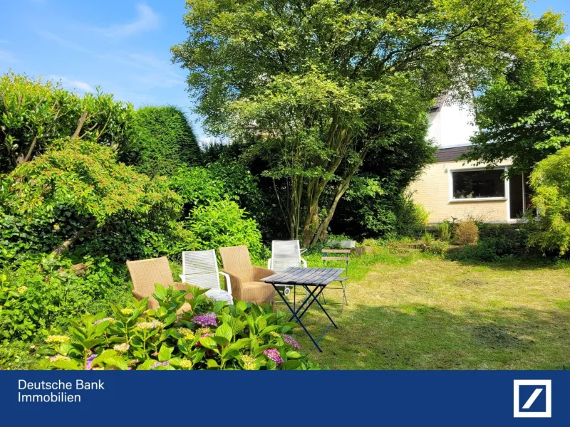 Rückansicht des Hauses - Haus kaufen in Köln - Köln-Hochkirchen - für Naturliebhaber -Bungalow auf tollem über 500 m² großen Grundstück mit Garage!