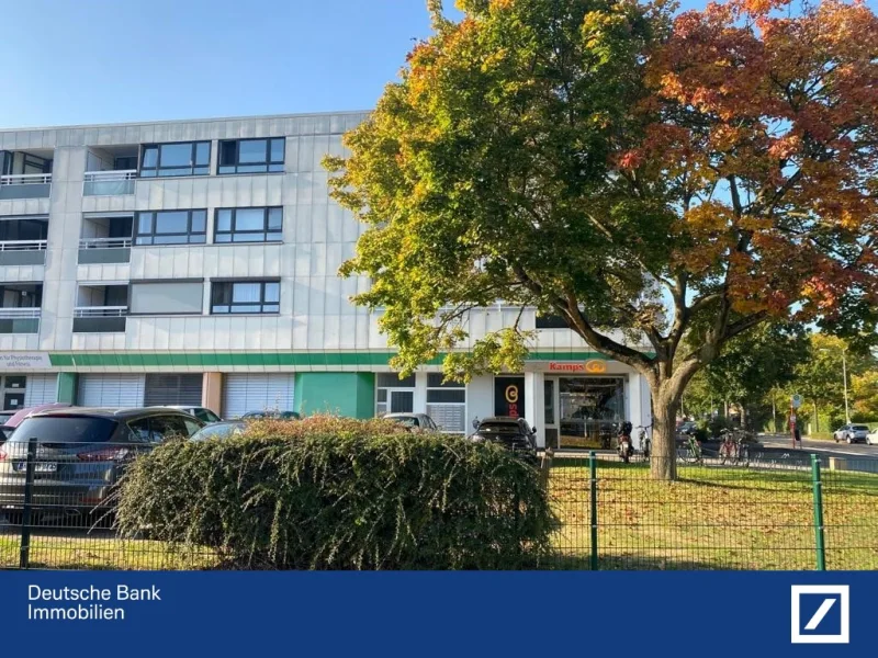 Ansicht des Hauses. - Wohnung kaufen in Krefeld - KR-Fischeln: Großzügige, helle 4-Zimmer-Eck-Wohnung in zentraler Lage. 