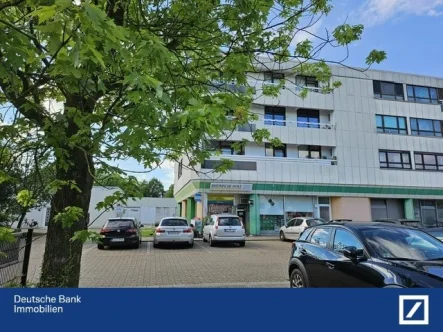 Frontansicht. - Wohnung kaufen in Krefeld - KR-Fischeln: Großzügige, helle 4-Zimmer-Eck-Wohnung in zentraler Lage. 