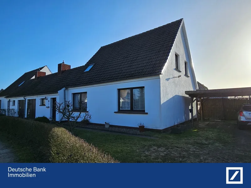 Straßenansicht - Haus kaufen in Born - Großzügig mit viel Potential – Familienidyll auf der schönen Halbinsel Fischland Darß Zingst!