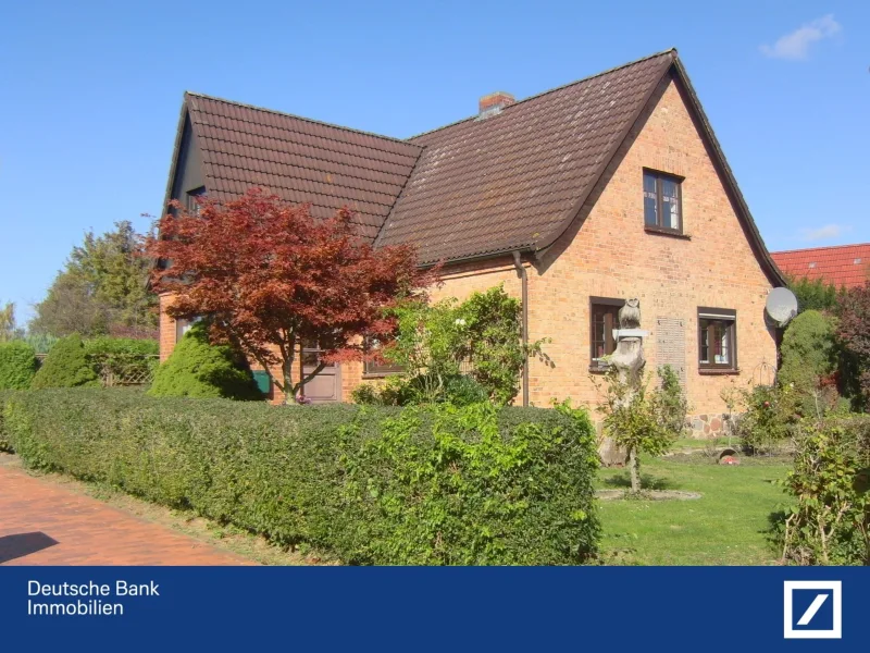 Strassenansicht - Haus kaufen in Bad Sülze - Große Freiheit! Geräumiges Einfamilienhaus im Rosengarten