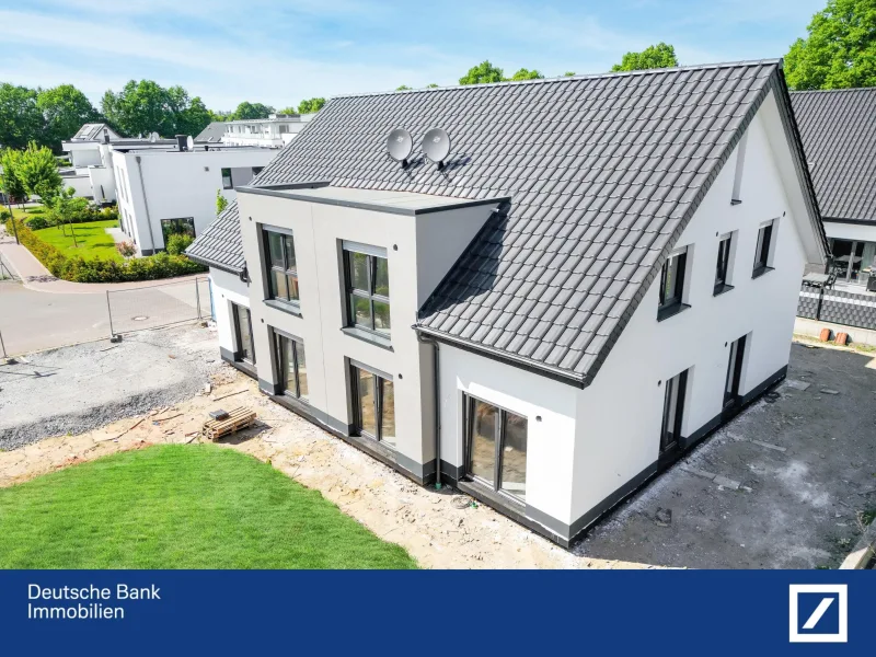 Gartenansicht - Haus kaufen in Rietberg - Moderne-Doppelhaushälfte in der beliebten Klimaschutzsiedlung „In den Emswiesen“ in Rietberg-City!