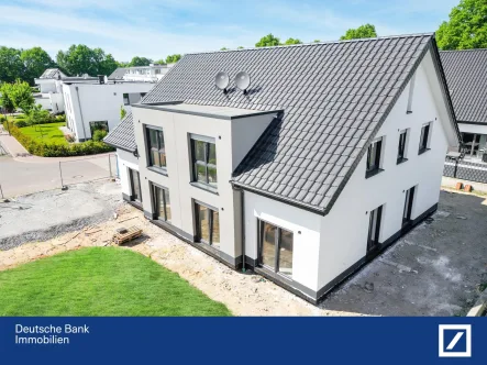 Gartenansicht - Haus kaufen in Rietberg - Moderne Doppelhaushälfte in der beliebten Klimaschutzsiedlung „In den Emswiesen“ in Rietberg-City!