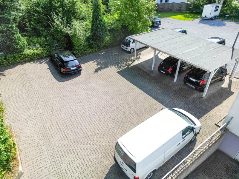 Carportanlage und Stellplätze