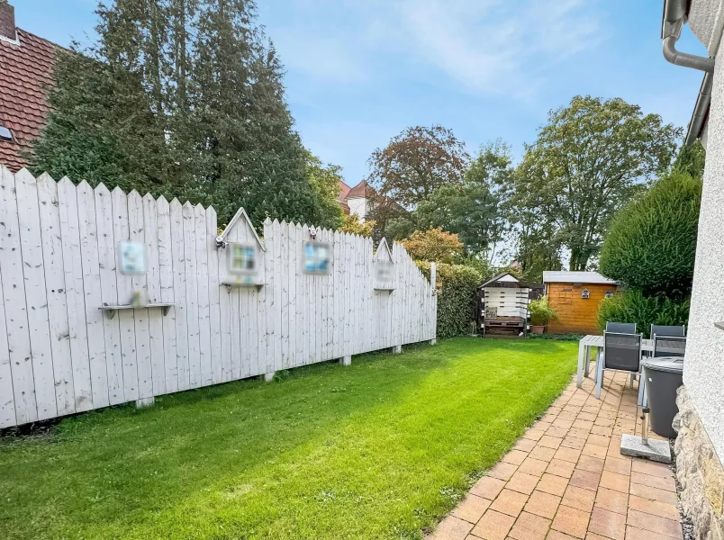 Terrasse links am Haus