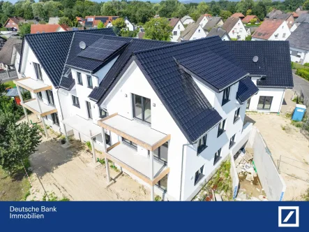 Straßenansicht - Wohnung kaufen in Schloß Holte-Stukenbrock - Hochwertige Neubau 4 ZKB-Eigentumswohnung im Dachgeschoss! KFW 40 Standard