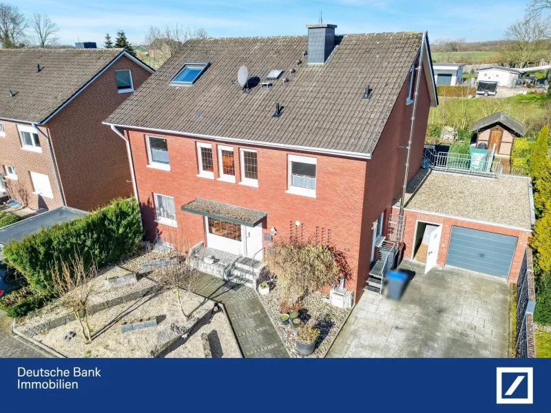 Hausansicht - Wohnung kaufen in Ennigerloh - Familienfreundliche 5-Zimmer-Maisonette-Wohnung (Erbpachtgrundstück) mit Balkon, Garten und Carport