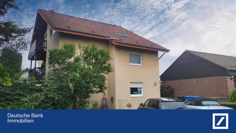 Straßenansicht - Haus kaufen in Elsdorf - Für Eigennutzer oder Kapitalanleger! Sehr gepflegtes Dreifamilienhaus in ruhiger Lage!