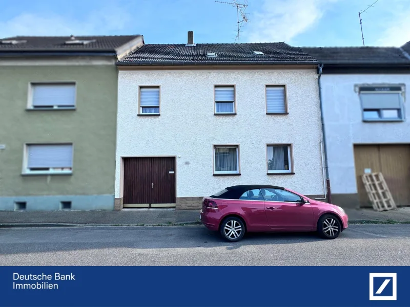 Hauptansicht - Haus kaufen in Bornheim - Ein-/Zweifamilienhaus mit viel Potenzial in Bornheim-Waldorf