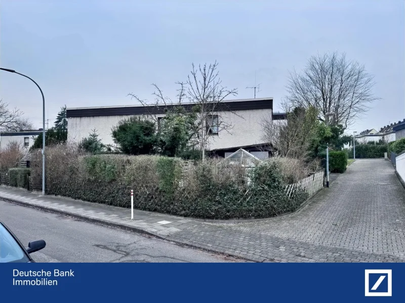  - Haus kaufen in Brühl - Split-Level-Bungalow im Dornröschenschlaf in Brühl-Vochem