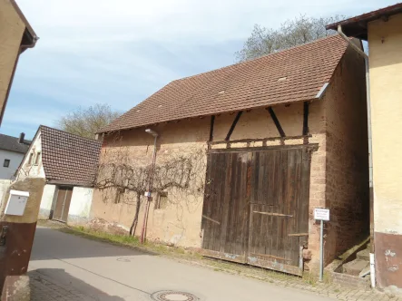 Blick auf die Scheune - Haus kaufen in Kraichtal - Tiefpreis !!!....Zeit für etwas Neues.....