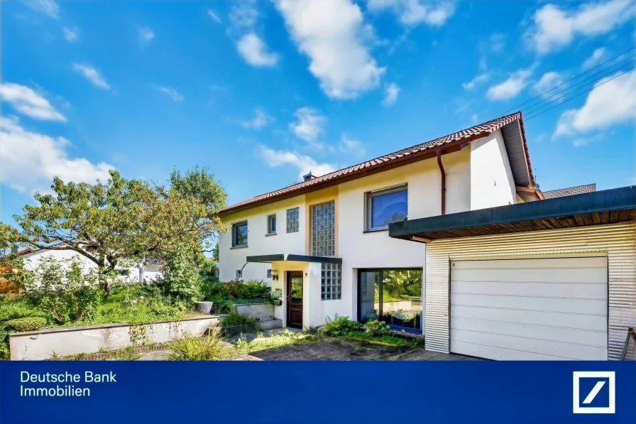 Frontansicht_von_rechts - Haus kaufen in Bretten - Ansprechender Bungalow mit Garten in ruhiger Lage zu verkaufen