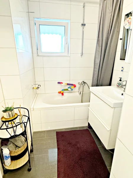 Badezimmer mit Badewanne