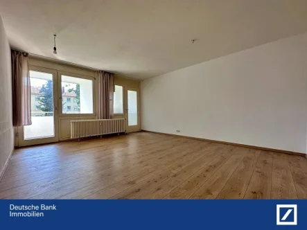 Wohn-, Schlaf- und Essbereich  - Wohnung kaufen in Hannover - 1-Zimmer Apartment mit Loggia und Personenaufzug in Hannover Stöcken!