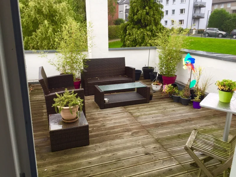 OG: 25m² große Balkonterrasse