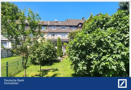 Rückansicht - Haus kaufen in Duisburg - Teilvermietetes Zweifamilienhaus mit großem Garten, Garage und Stellplatz in Duisburg