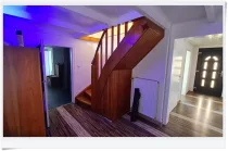 Diele mit Treppe zum OG