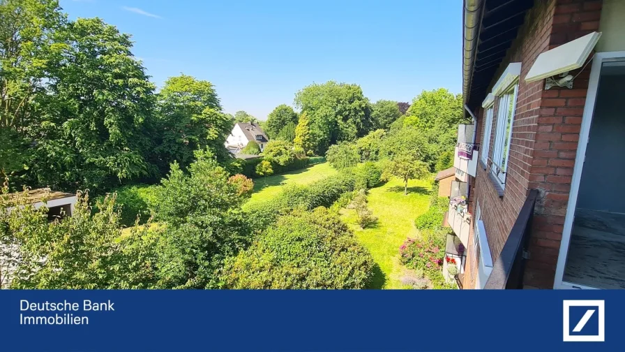 Blick vom Balkon - Wohnung kaufen in Oberhausen - +++ Blick ins Grüne inbegriffen - Dreizimmerwohnung mit Balkon in Oberhausen-Styrum +++