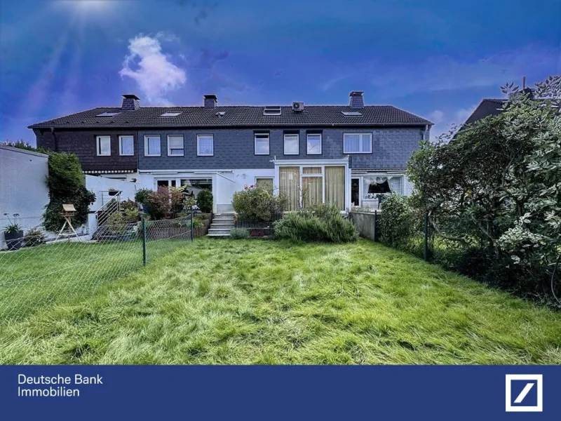 Garten Ansicht 2 - Haus kaufen in Mülheim - Top geflegtes Reihenmittelhaus nähe Uhlenhorst und Dorf Saarn mit 2 Stellplätzen und 1 Garage