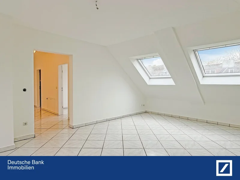 Wohnzimmer  - Wohnung kaufen in Mülheim - Renovierte Dachgeschosswohnung mit Loggia und Stellplatz im Herzen von Mülheim!