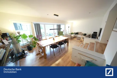 Wohnzimmer - Wohnung kaufen in Köln - Hochwertig - ruhig - hell - große Dachterrasseim Mauritiusviertel (direkt am Cäcilienviertel)