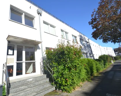 Gebäude Vorderseite - Wohnung kaufen in Bonn - Ansprechendes 1 Zimmer Apartment in Bonn Duisdorf!