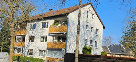Hausansicht von der Strasse - Wohnung kaufen in Wiesbaden - 6 Zimmer Maisonette - Wohnung in Wiesbaden - Bierstadt !