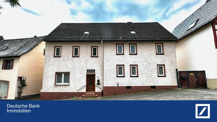 Hauseingang - Haus kaufen in Kiedrich - Historisches Fachwerkhaus mit Potenzial: Große Scheune und Garten in Kiedrich