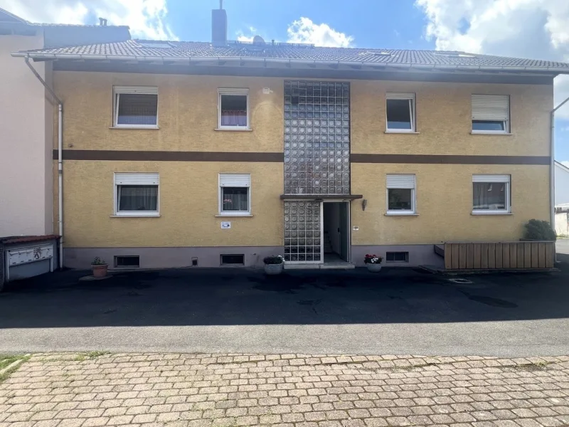 Hausansicht - Wohnung kaufen in Kleinostheim - Seltenes Wohnpaket in Kleinostheim - 3 attraktive Wohnungen in einem 6-Parteienhaus