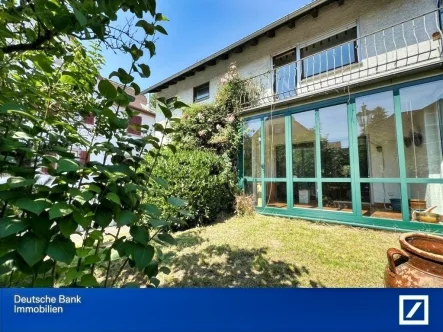 Hausansicht - Haus kaufen in Bad Homburg - Platzriese * Geräumiges Wohnhaus mit 182m²