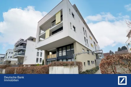 Hausansicht - Wohnung kaufen in Friedrichsdorf - Friedrichsdorf, Stadtmitte: Komfortable 3 Zi.-Wohnung mit Loggia, EBK & 2 TG-Stellplätzen *BJ 2012*