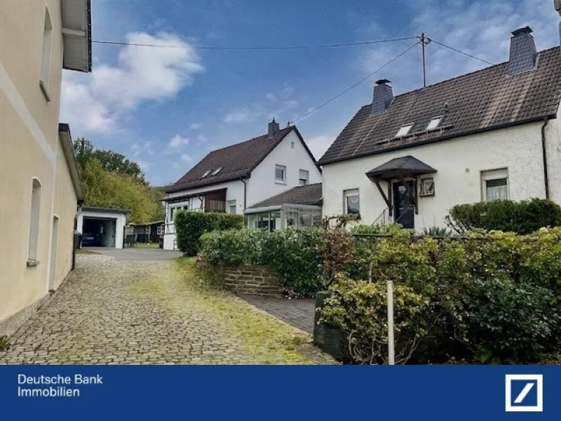 Außenansicht - Haus kaufen in Gummersbach - Handwerkerhaus freut sich auf Ihren Einzug!