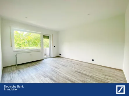 Wohnzimmer mit Balkon - Wohnung kaufen in Lingen - Apartment in zentraler Lage! 6-7% Rendite möglich! 2024 Renoviert! 