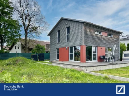 Hausansicht - Haus kaufen in Ingolstadt - Energiesparendes EFH in Holzbauweise in sehr ruhiger Lage