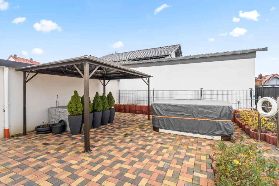 Pergola mit Whirlpool