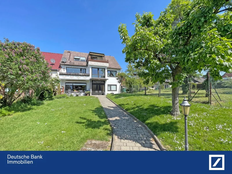 Ansicht - Haus kaufen in Goslar - Schöner Burgblick im Harz - attraktives, teilvermietetes 3-Familienhaus mit Garten & 3 Stellplätzen