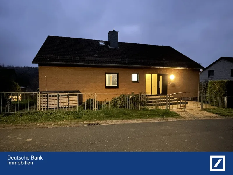 Ansicht - Haus kaufen in Osterode - Modernisiert und Energieeffizient, Einfamilienhaus in attraktiver Lage