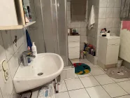 Badezimmer mit Dusche