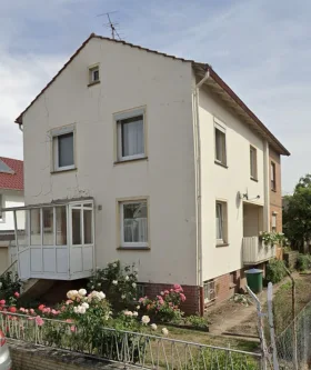 Ansicht - Haus kaufen in Northeim - Einfamilienhaus mit Garage und Garten, in Northeim direkt