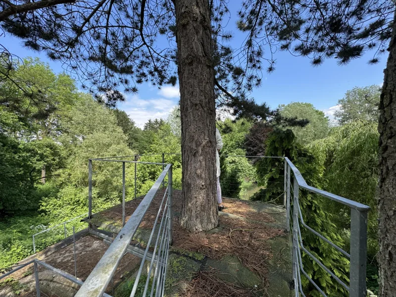 Aussichts-Brücke im Garten