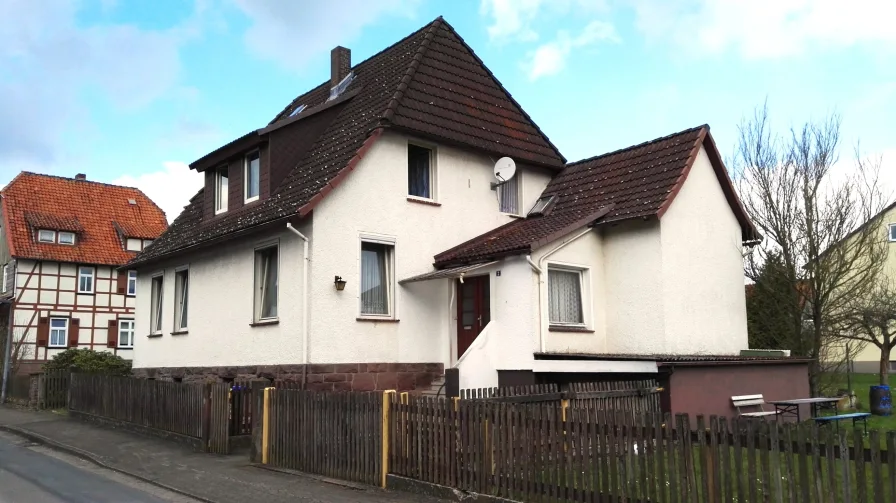  - Haus kaufen in Dassel - Hier kann Ihr Traum vom Landleben wahr werden -Sanierungsbedürftiges ZFH auf großem Grundstück!