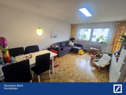 Wohn-/ Esszimmer - Wohnung kaufen in Stuttgart - Hoch hinaus mit Weinbergblick