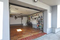 Garage mit elektrIschem Tor