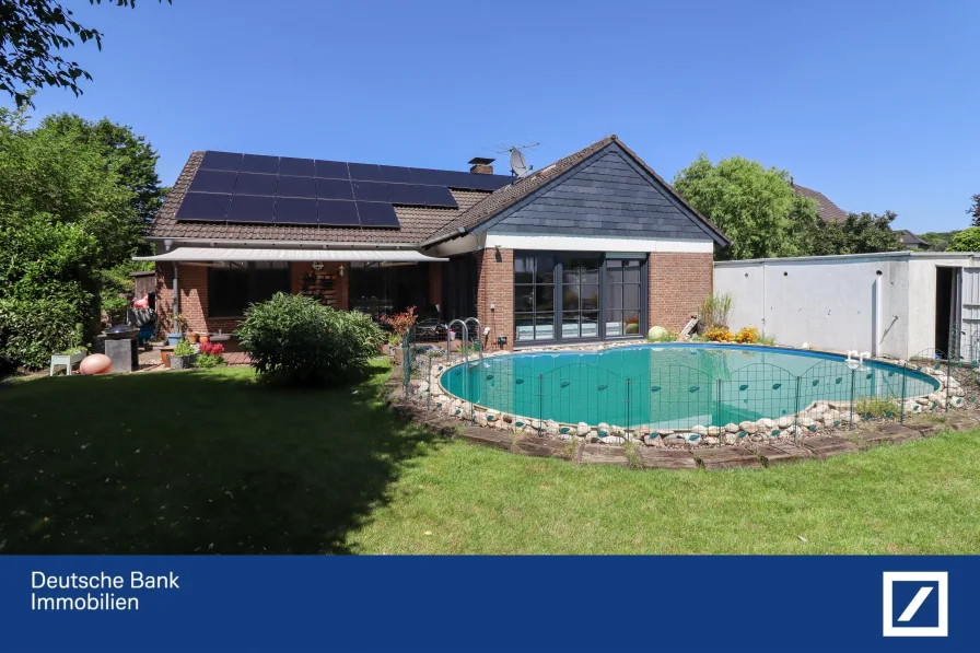 Garten - Haus kaufen in Grevenbroich - Familienfreundliches, freistehendes und modernisiertes Einfamilienhaus mit schönem Pool