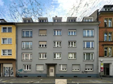 Außenansicht - Wohnung kaufen in Karlsruhe - Hochparterre Wohnung mit Blick ins Grüne