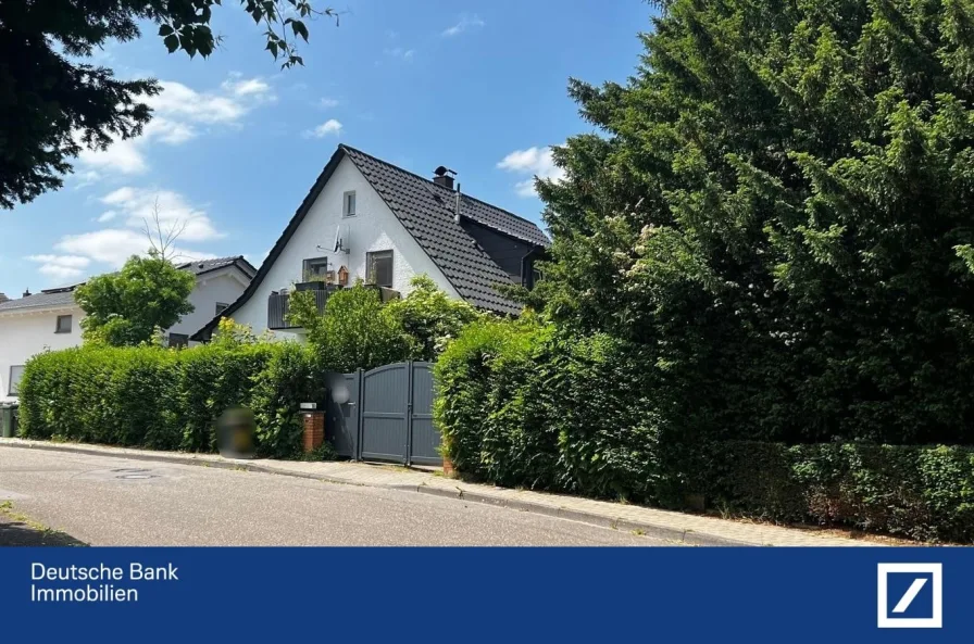 Außen - Haus kaufen in Rastatt - **Charmantes Einfamilienhaus mit Garage und Garten in ruhiger Lage in Rastatt zu verkaufen**