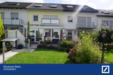 Hausansicht vom Garten - Haus kaufen in Ettlingen - *** Gepflegtes Reihenhaus in Bruchhausen ... heute schon für morgen investieren *** 