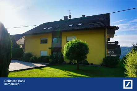 Hausansicht Eingang - Wohnung kaufen in Neuenbürg - *** Drüber nur der Himmel...Dachwohnung mit Dachterrasse auf der Wilhelmshöhe ***  