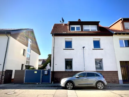 Hausansicht - Haus kaufen in Ketsch - Reihenendhaus mit großem Garten in bevorzugter Lage